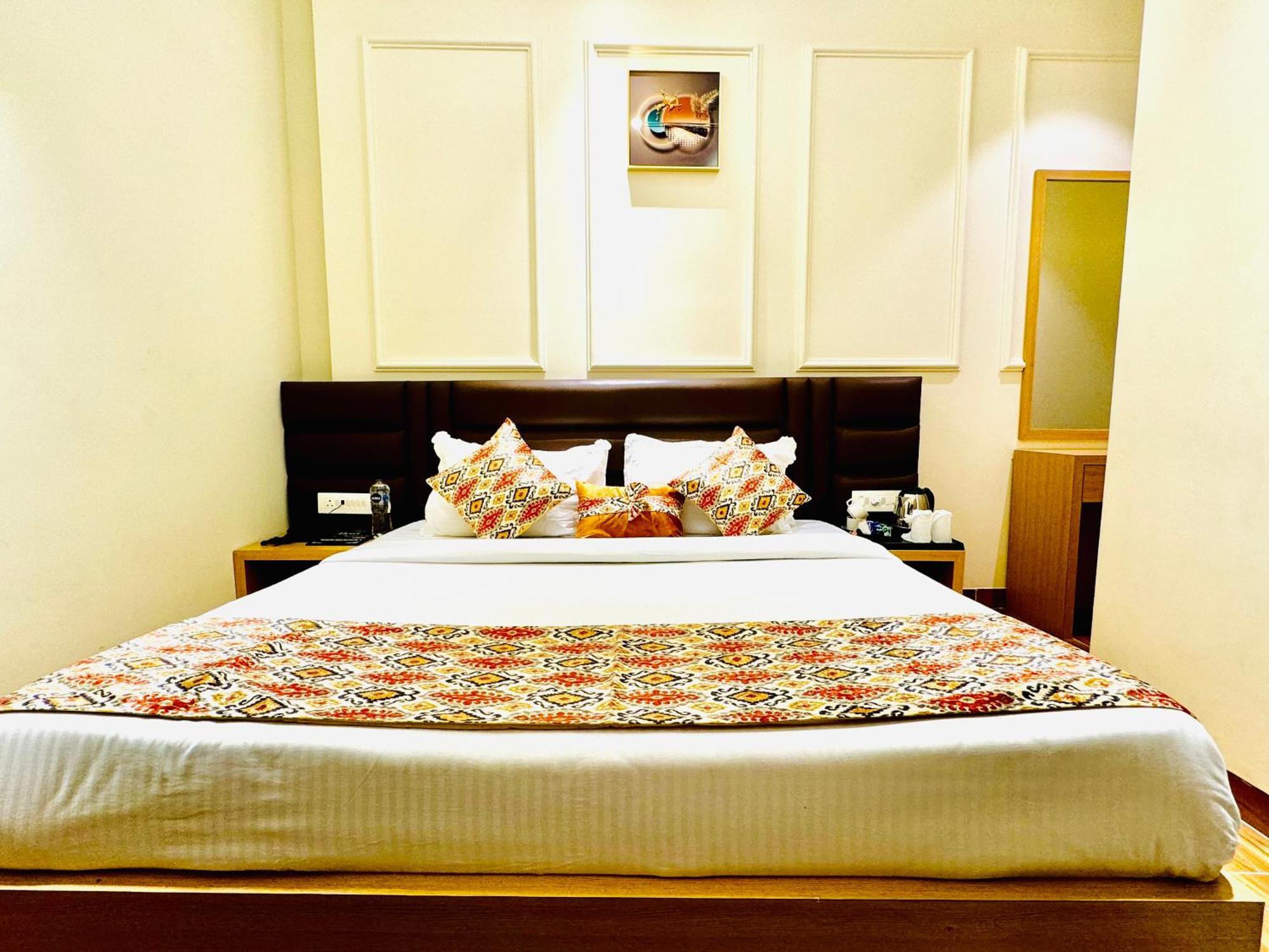 Hotel Heaven View - 50M From Golden Temple Amritsar Exterior photo